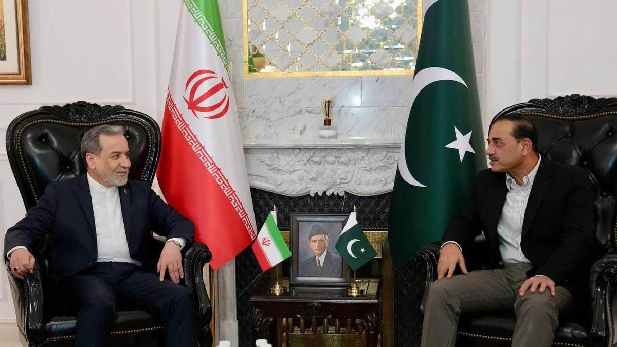 Iran’s Foreign Minister Araghchi meets Pakistan Army chief Munir
