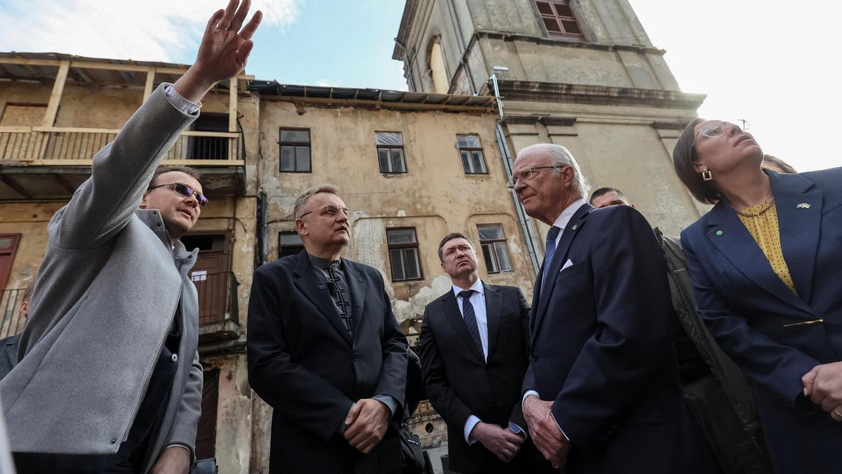 Russia hits port, power facility in Ukraine overnight