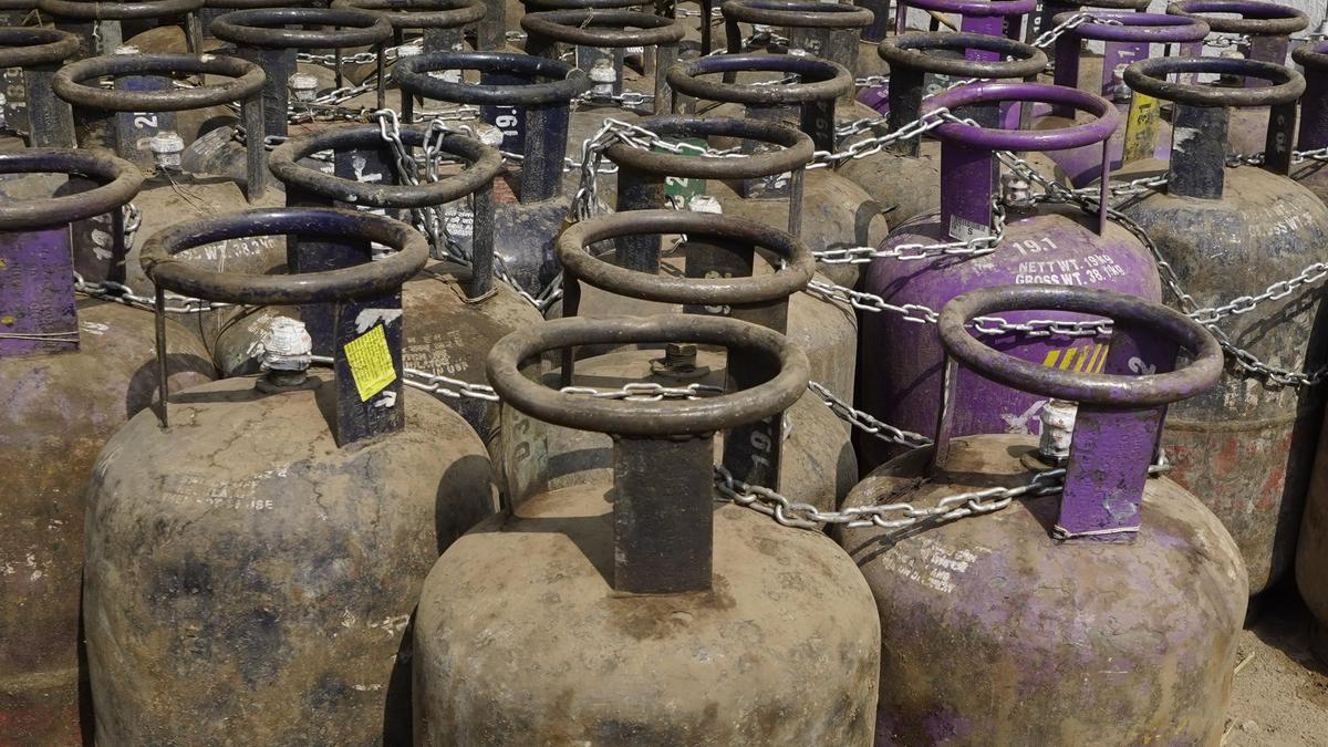 Petroleum Ministry doubles cylinder allocation for migrant workers in each State