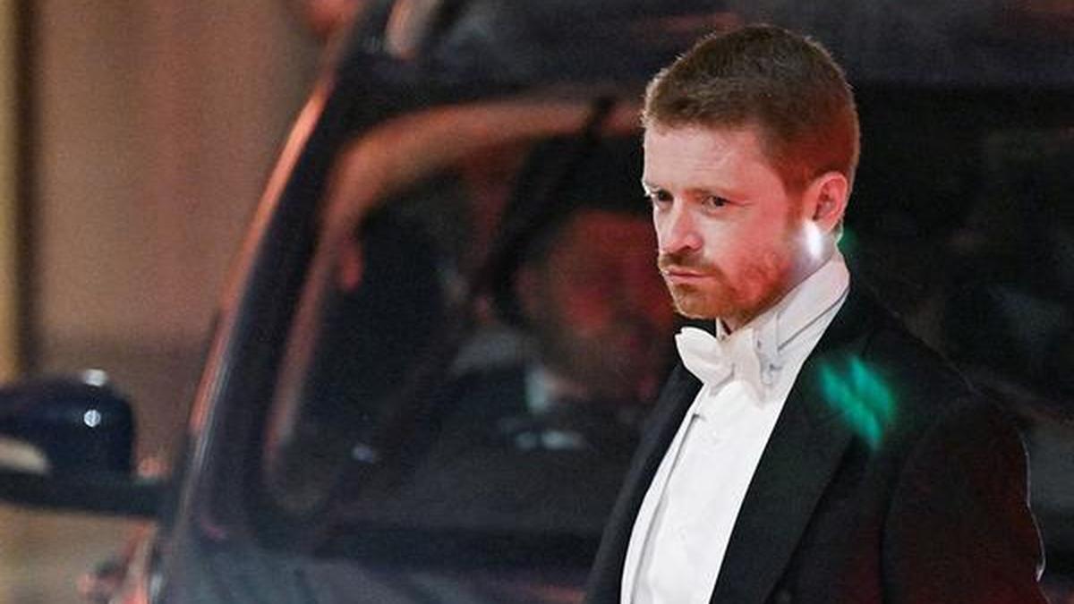 Starmer’s ex-chief of staff says sorry over Mandelson appointment as UK leader faces more pressure