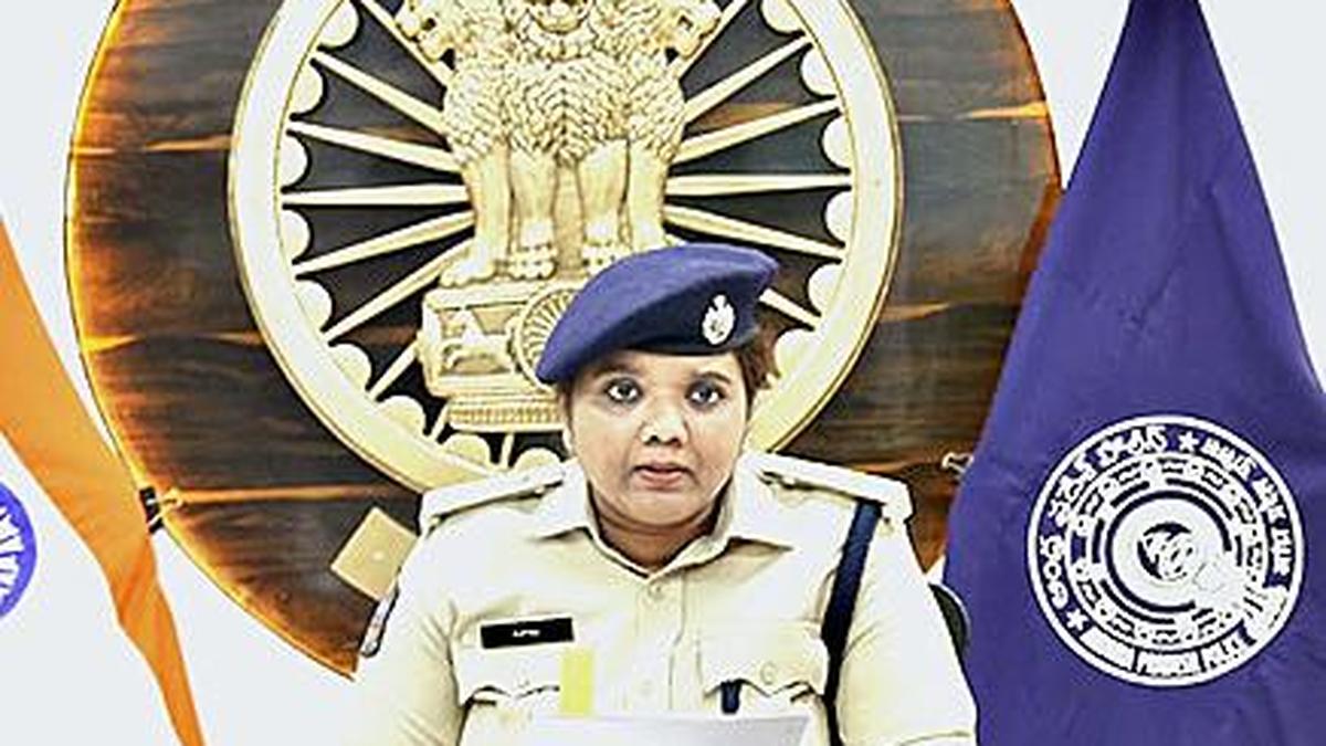 Families of two deceased constables get ₹1 crore each in Nellore