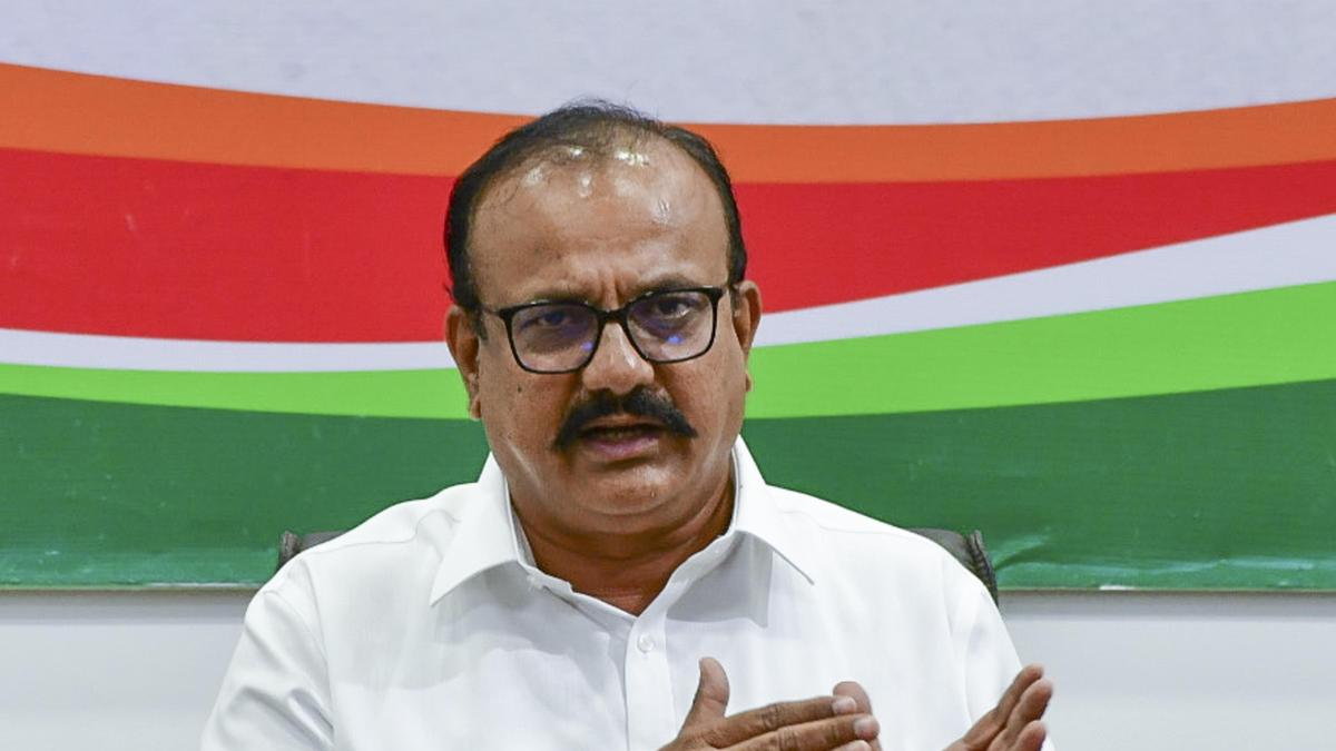 Why did the Congress withdraw its candidate from Baramati at the last minute?