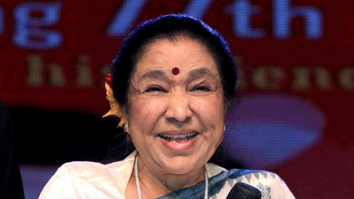 Asha Bhosle’s last rites to be held in Mumbai tomorrow | LIVE