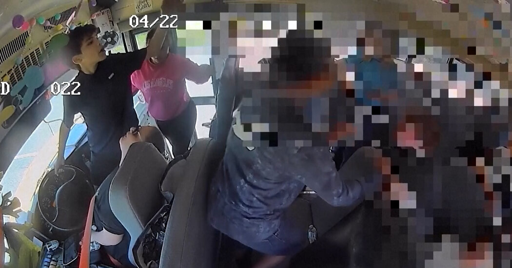 Mississippi Middle School Students Avert Bus Crash After Driver Loses Control