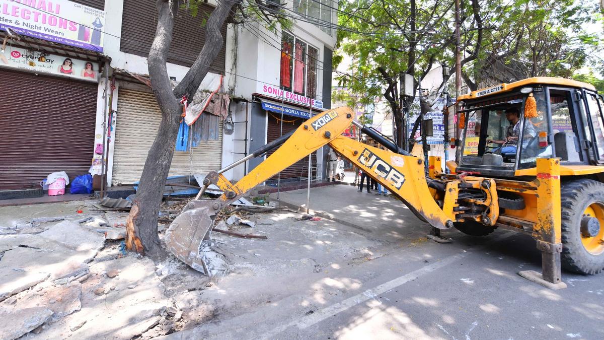 GHMC takes up footpath encroachment clearance drive