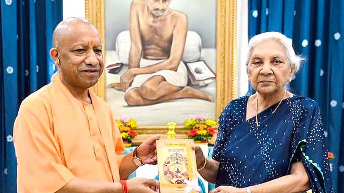 Amid cabinet expansion buzz, U.P. CM Yogi meets Governor in Lucknow