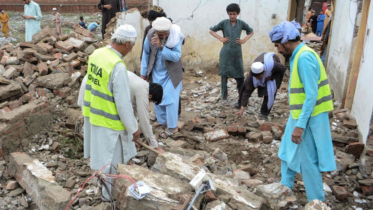 6 killed, 13 injured as mortar shell hits civilian area in northwest Pakistan