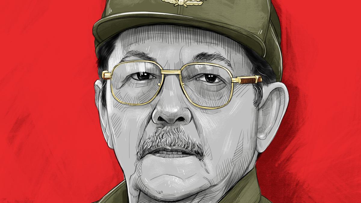 Raul Castro | The old man and the siege